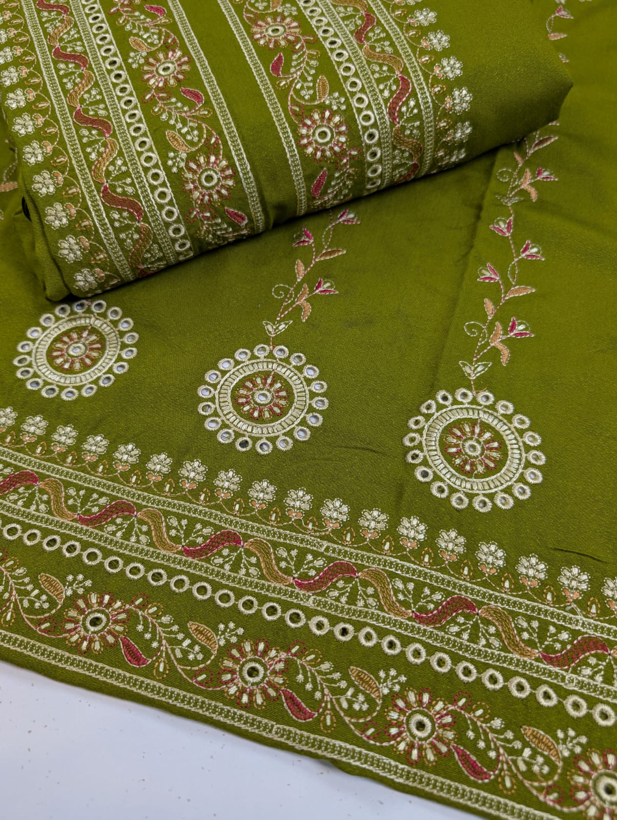 Winter karandi Collection ✅Brand: * Breeze * ✅Fabric: * karandi 3pc  * ✅Status: *Heavy Emb* ✅Code:   *2094* ❤️ Front shirt Full Heavy Emb  ✅*Sleeves* Heavy Emb ✅*Back* Emb ✅*Trouser* Plain Dupata : Karandi havey emb shawl