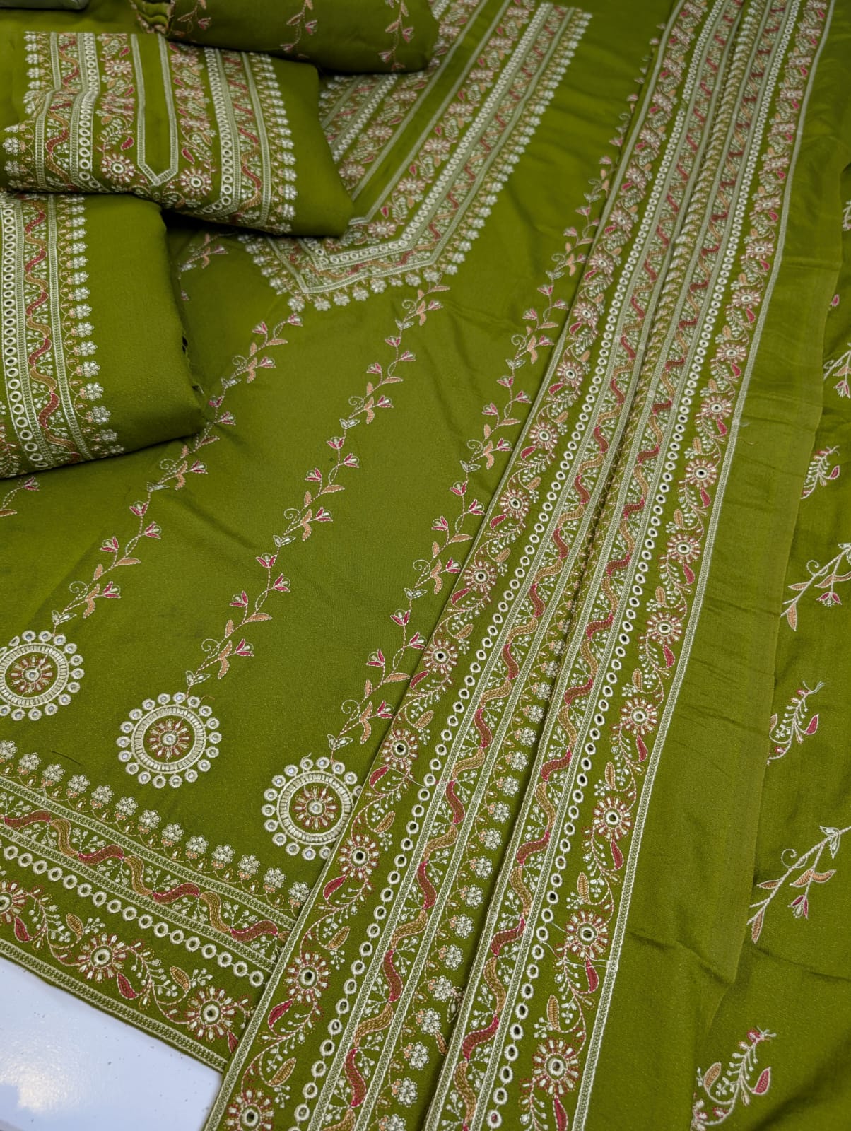 Winter karandi Collection ✅Brand: * Breeze * ✅Fabric: * karandi 3pc  * ✅Status: *Heavy Emb* ✅Code:   *2094* ❤️ Front shirt Full Heavy Emb  ✅*Sleeves* Heavy Emb ✅*Back* Emb ✅*Trouser* Plain Dupata : Karandi havey emb shawl