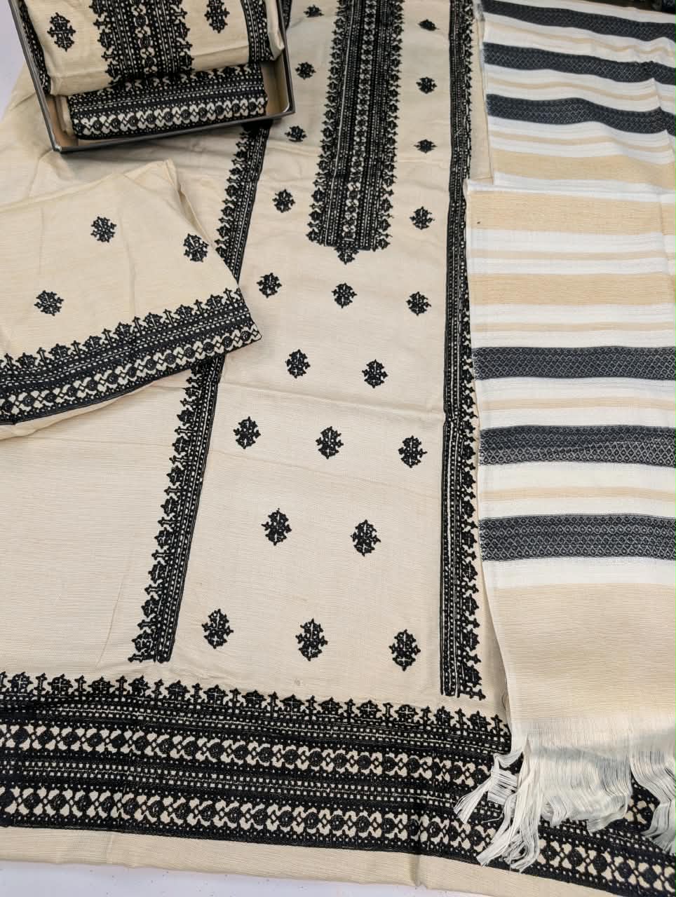 Winter Collection 2026✅Winter Collection 2026✅Brand:  Breeze✅Fabric: Shemry Khadar ✅Status: Heavy Emb❤️ Front shirt Full Heavy Emb  ✅*Sleeves* Heavy Emb ✅*Back* Emb ✅*Trouser* Plain Dupata : Karandi havey emb shawl 🌹(Wholesale Price)  ❤️ *Rs2550*