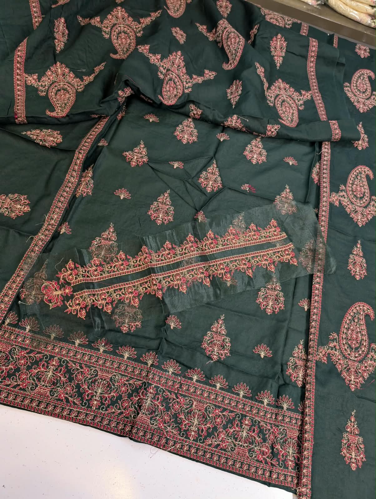 Winter Peach wool Collection✅Brand: * Breeze *✅Fabric: * Peach Wool 3pc *✅Status: *Heavy Emb*❤️ Front shirt Full Heavy Emb  ✅*Sleeves* Heavy Emb ✅*Back* Light Weight Emb ✅*Trouser* Plain ✅*Duppata* EMB Woolen Shawal Dupata :🌹(Wholesale Price) ❤️*Rs3150*