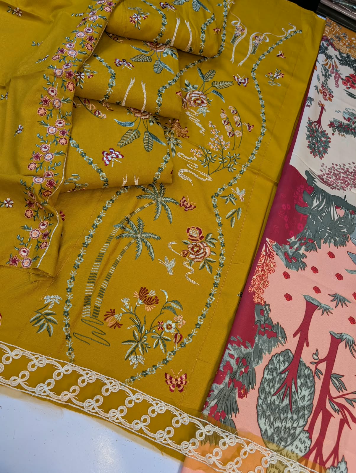 Dhanak  Collection ✅Winter Collection 2026 ✅Available (Stock) ✅Brand:Breeze  ✅Fabric:Dhanak Wool 3pc ✅Status:Heavy Emb ❤️ Front shirt Full Heavy Emb  ✅Sleeves Heavy Emb ✅Back Emb ✅Trouser Plain Dupata : Woolen Shawl 🌹(Wholesale Price)  ❤️ *Rs3250*