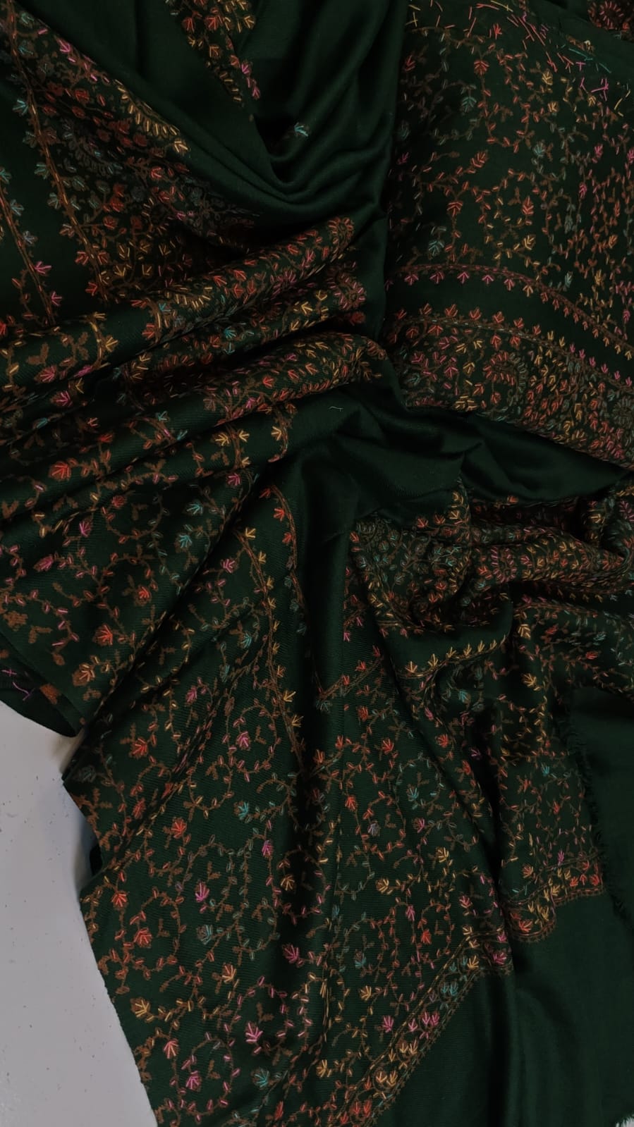 Pashmina Collection✅Winter Collection 2026 ✅Brand: Breeze✅Fabric:Pashmina Woolen 3pc✅Status: Plain With Kacha tanka Front shirt Plain ✅Sleeves Plain✅Back Plain ✅Trouser Plain Dupata :Pashminsa Woolen shawl EMB With kacha tanka  ❤️ *Rs3650*