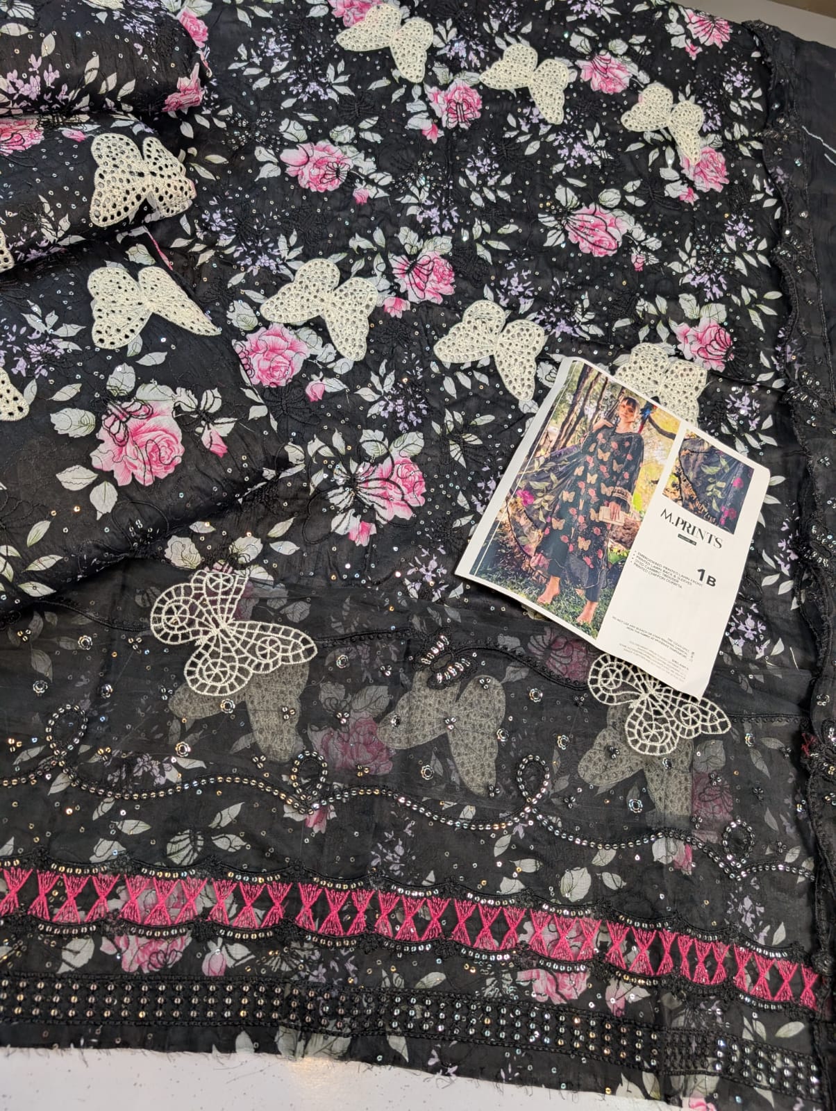 Lawn Collection ✅Summer Collection 2026 ✅Available (Stock) ✅Brand: Maria B✅Fabric: Lawn✅Status: Heavy Emb❤️Front shirt Full Heavy Emb  ✅Sleeves Printed ✅Back Emb ✅Trouser Printed Dupata : Chiffon Printed Ready to wear 🌹(Wholesale Price)  ❤️ *Rs2750*