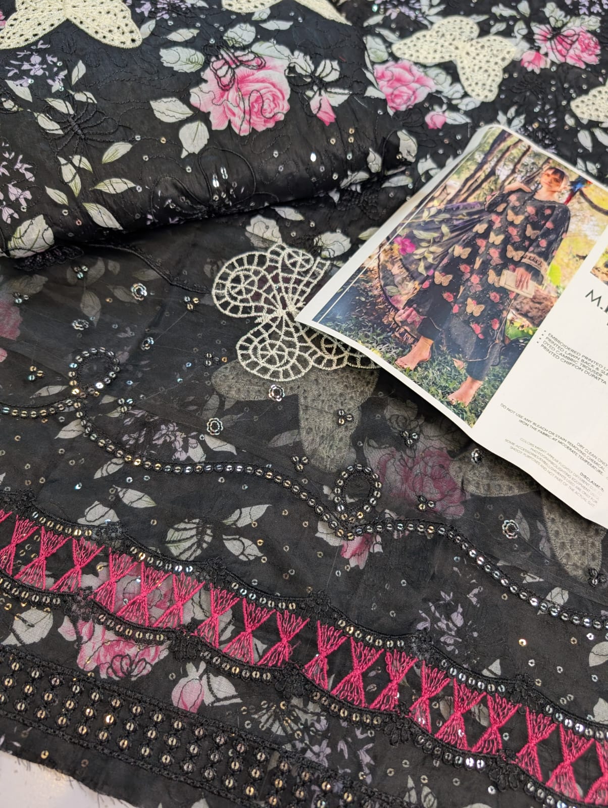 Lawn Collection ✅Summer Collection 2026 ✅Available (Stock) ✅Brand: Maria B✅Fabric: Lawn✅Status: Heavy Emb❤️Front shirt Full Heavy Emb  ✅Sleeves Printed ✅Back Emb ✅Trouser Printed Dupata : Chiffon Printed Ready to wear 🌹(Wholesale Price)  ❤️ *Rs2750*