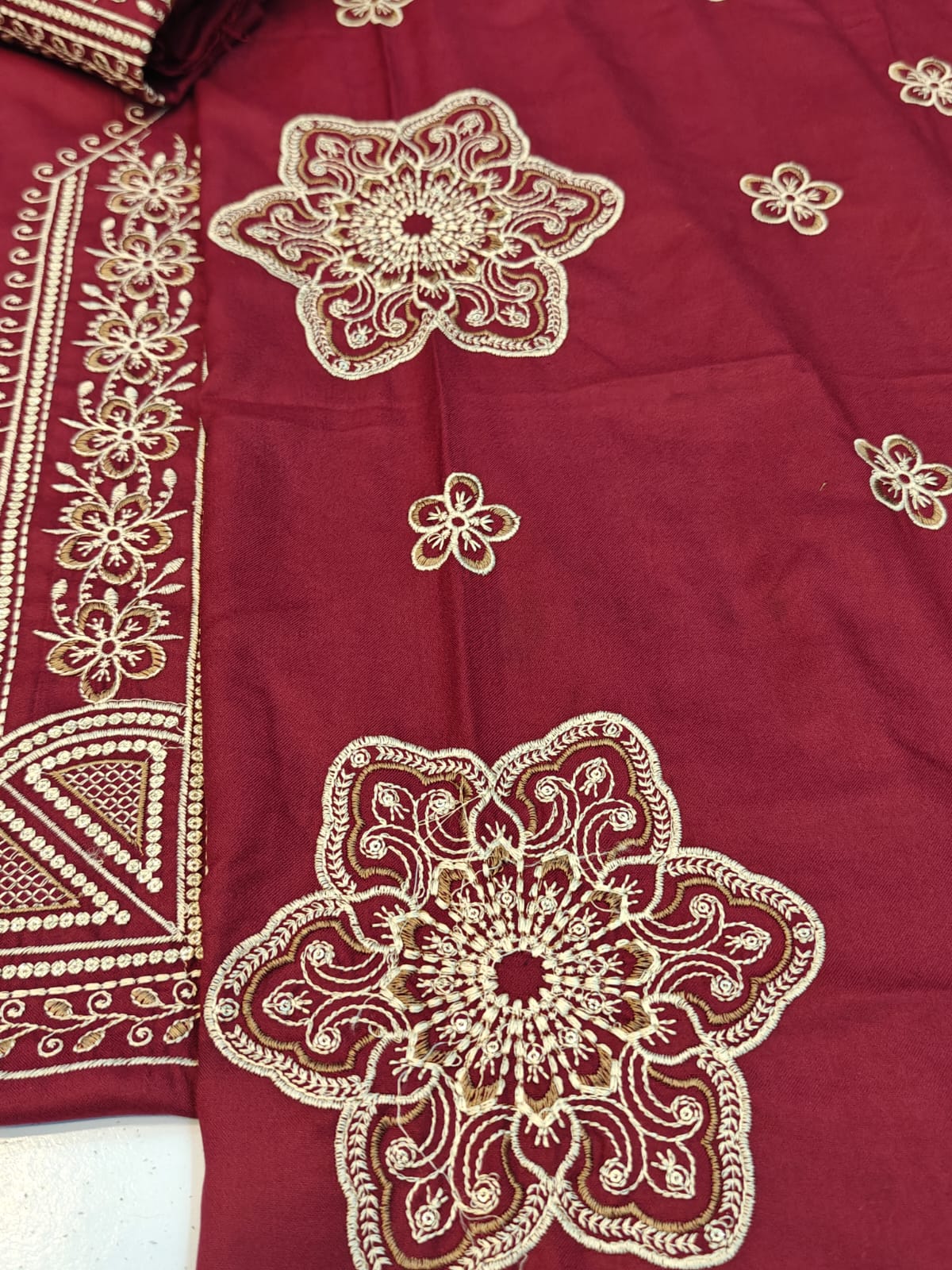 Dhanak Woool Collection ✅Winter Collection 2026 ✅Brand:  Breeze  ✅Fabric: Dhanak Wool 3pc   ✅Status: Heavy Emb ❤️ Front shirt Full Heavy Emb  ✅Sleeves Heavy Emb ✅*Back* Emb ✅*Trouser* Plain Dupata : Woolen havey emb shawl 🌹(Wholesale Price)  ❤️ *Rs3450*