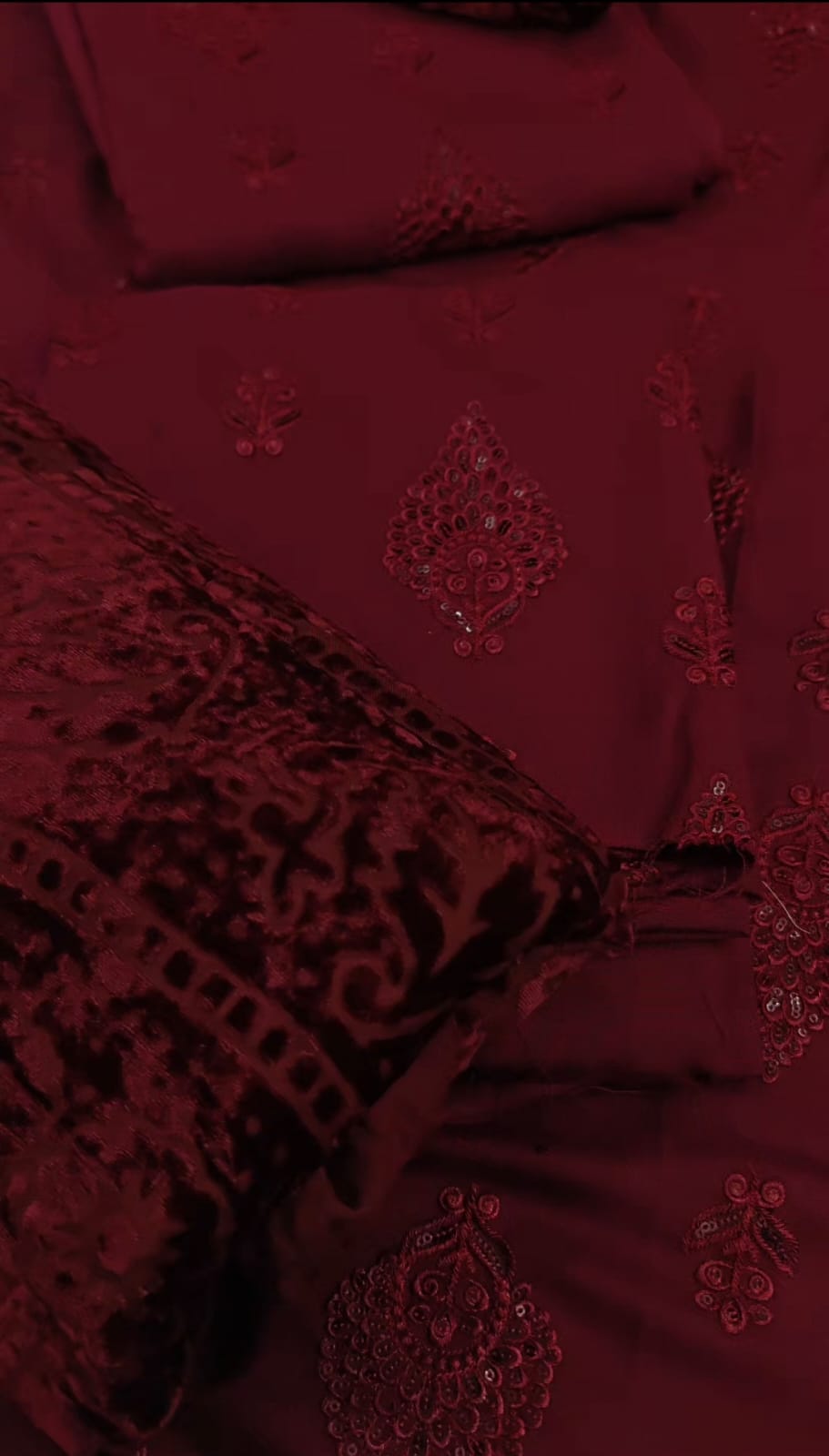 Winter Collection ✅Winter Collection 2026 ✅Brand: Breeze ✅Fabric: * Dhanak Wool 3pc  * ✅Status: *Heavy Emb* ❤️ Front shirt Full Heavy Emb  ✅*Sleeves* Heavy Emb ✅*Back* Emb ✅*Trouser* Plain Dupata :Palachi Shawal 🌹(Wholesale Price)  ❤️ *Rs3050*