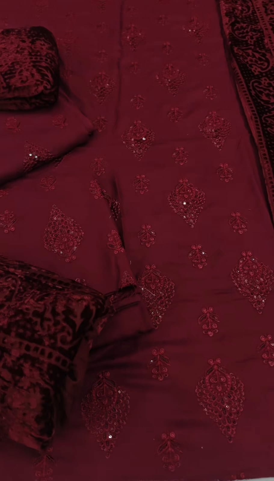 Winter Collection ✅Winter Collection 2026 ✅Brand: Breeze ✅Fabric: * Dhanak Wool 3pc  * ✅Status: *Heavy Emb* ❤️ Front shirt Full Heavy Emb  ✅*Sleeves* Heavy Emb ✅*Back* Emb ✅*Trouser* Plain Dupata :Palachi Shawal 🌹(Wholesale Price)  ❤️ *Rs3050*