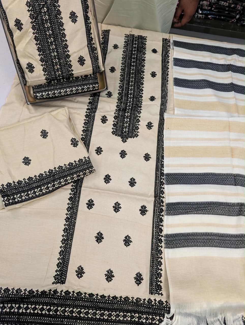 Winter Collection 2026✅Winter Collection 2026✅Brand:  Breeze✅Fabric: Shemry Khadar ✅Status: Heavy Emb❤️ Front shirt Full Heavy Emb  ✅*Sleeves* Heavy Emb ✅*Back* Emb ✅*Trouser* Plain Dupata : Karandi havey emb shawl 🌹(Wholesale Price)  ❤️ *Rs2550*