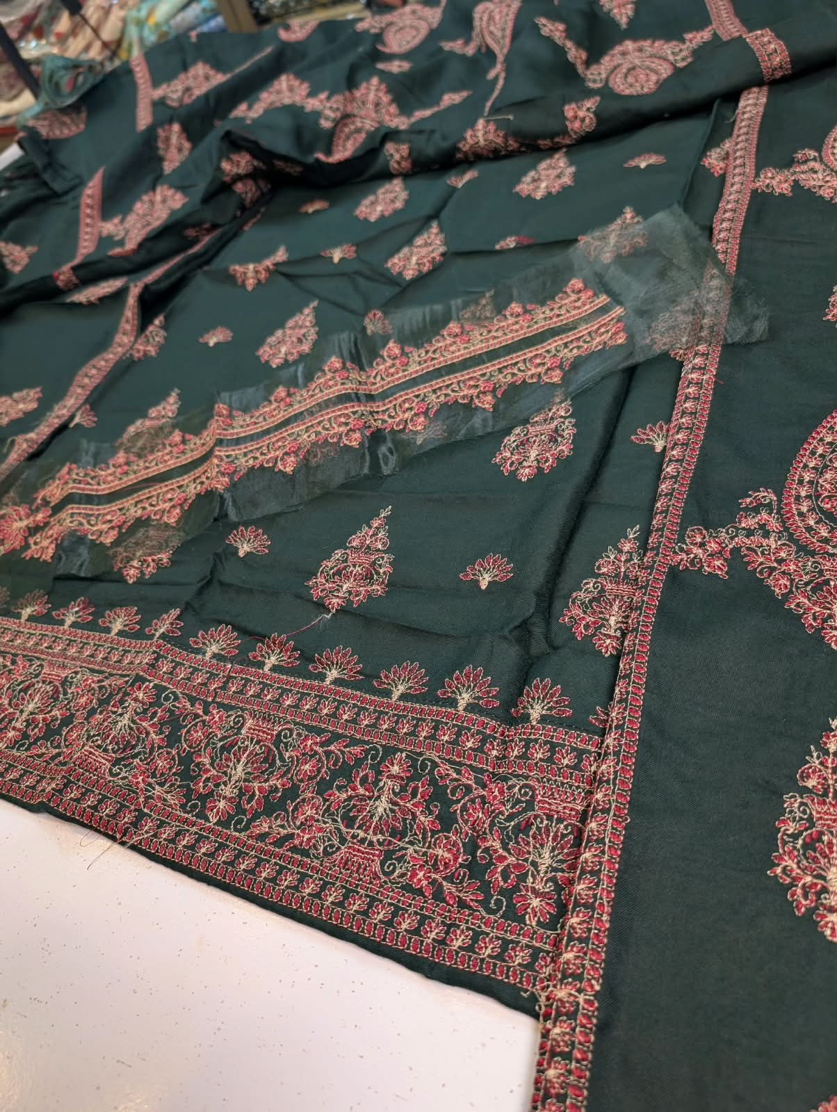 Winter Peach wool Collection✅Brand: * Breeze *✅Fabric: * Peach Wool 3pc *✅Status: *Heavy Emb*❤️ Front shirt Full Heavy Emb  ✅*Sleeves* Heavy Emb ✅*Back* Light Weight Emb ✅*Trouser* Plain ✅*Duppata* EMB Woolen Shawal Dupata :🌹(Wholesale Price) ❤️*Rs3150*