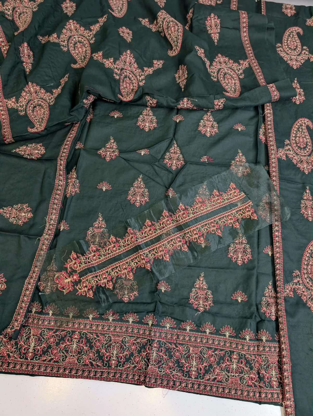 Winter Peach wool Collection✅Brand: * Breeze *✅Fabric: * Peach Wool 3pc *✅Status: *Heavy Emb*❤️ Front shirt Full Heavy Emb  ✅*Sleeves* Heavy Emb ✅*Back* Light Weight Emb ✅*Trouser* Plain ✅*Duppata* EMB Woolen Shawal Dupata :🌹(Wholesale Price) ❤️*Rs3150*