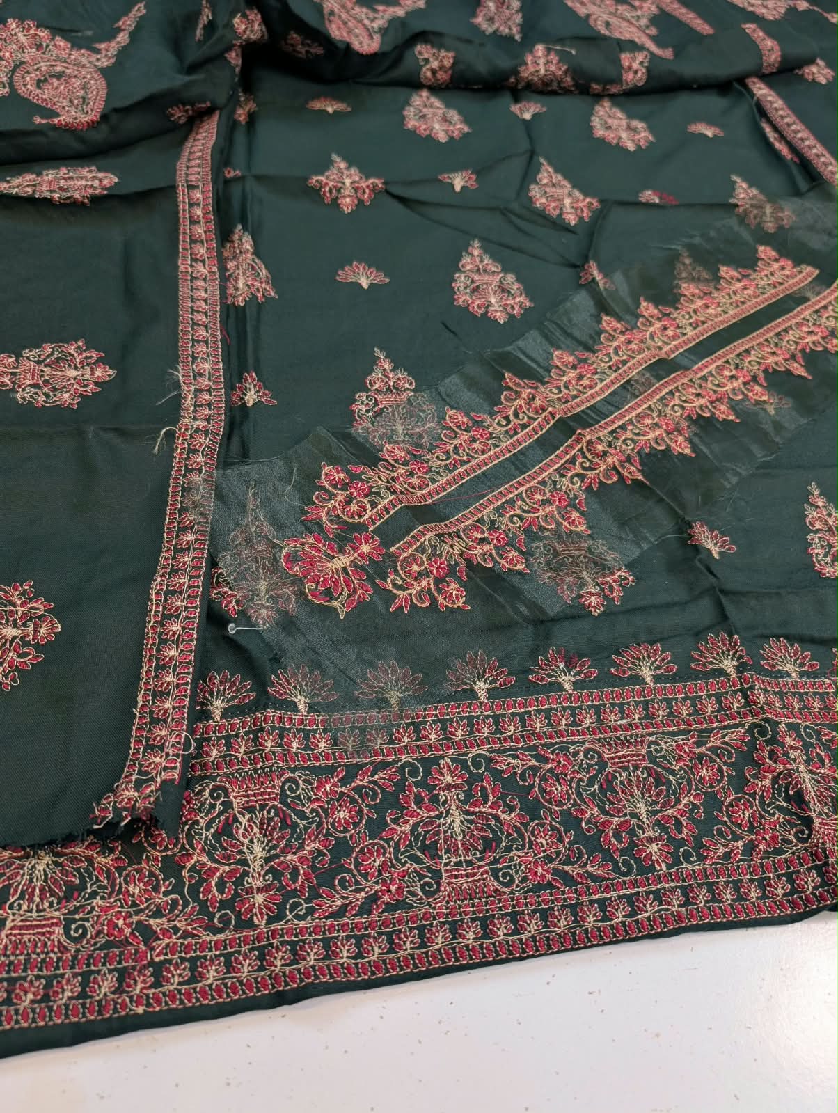 Winter Peach wool Collection✅Brand: * Breeze *✅Fabric: * Peach Wool 3pc *✅Status: *Heavy Emb*❤️ Front shirt Full Heavy Emb  ✅*Sleeves* Heavy Emb ✅*Back* Light Weight Emb ✅*Trouser* Plain ✅*Duppata* EMB Woolen Shawal Dupata :🌹(Wholesale Price) ❤️*Rs3150*