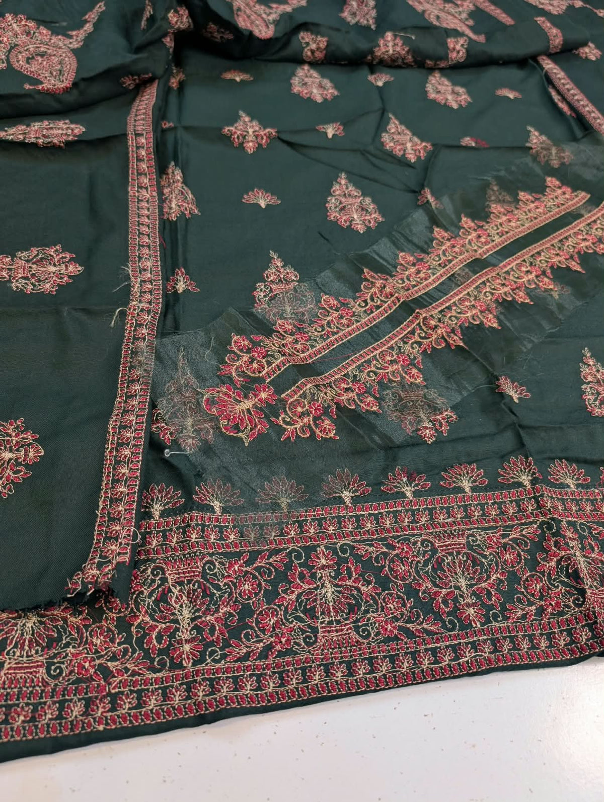 Winter Peach wool Collection✅Brand: * Breeze *✅Fabric: * Peach Wool 3pc *✅Status: *Heavy Emb*❤️ Front shirt Full Heavy Emb  ✅*Sleeves* Heavy Emb ✅*Back* Light Weight Emb ✅*Trouser* Plain ✅*Duppata* EMB Woolen Shawal Dupata :🌹(Wholesale Price) ❤️*Rs3150*