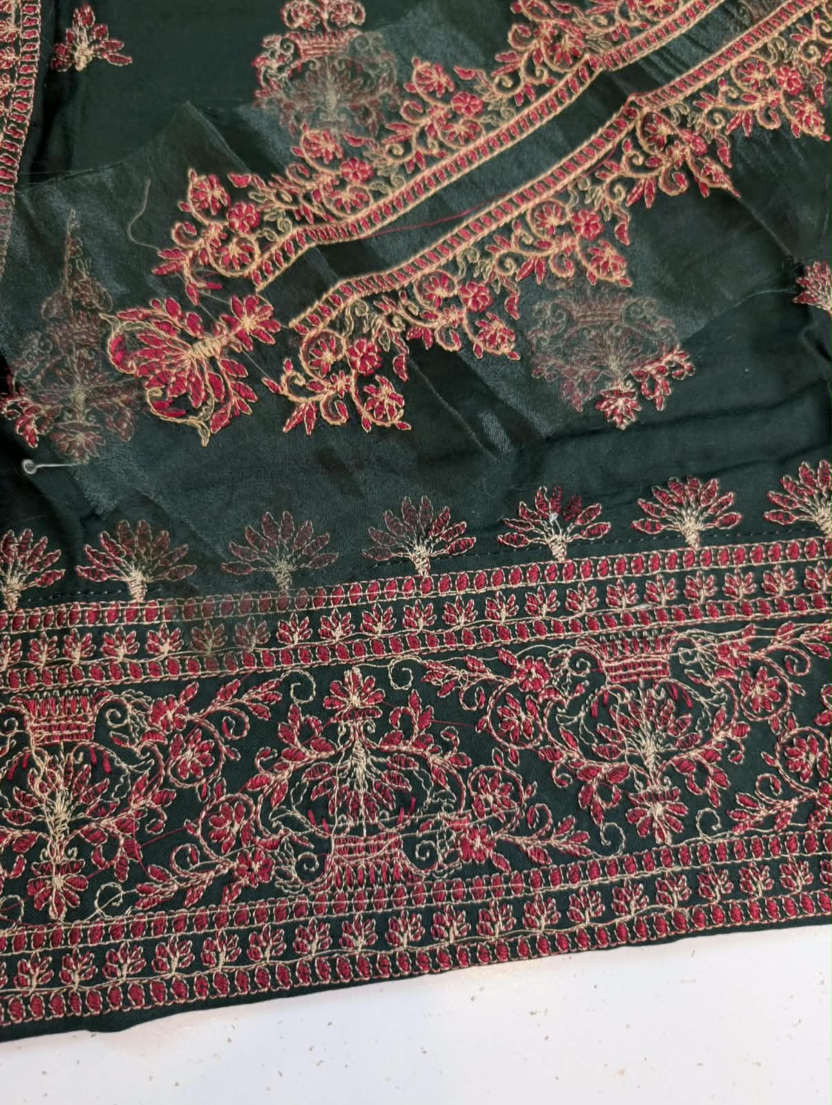 Winter Peach wool Collection✅Brand: * Breeze *✅Fabric: * Peach Wool 3pc *✅Status: *Heavy Emb*❤️ Front shirt Full Heavy Emb  ✅*Sleeves* Heavy Emb ✅*Back* Light Weight Emb ✅*Trouser* Plain ✅*Duppata* EMB Woolen Shawal Dupata :🌹(Wholesale Price) ❤️*Rs3150*