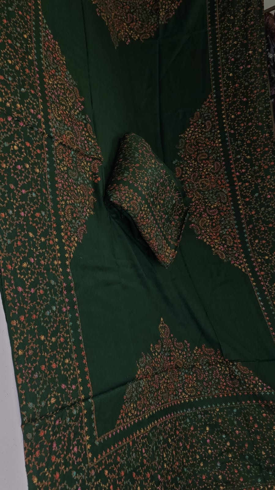 Pashmina Collection✅Winter Collection 2026 ✅Brand: Breeze✅Fabric:Pashmina Woolen 3pc✅Status: Plain With Kacha tanka Front shirt Plain ✅Sleeves Plain✅Back Plain ✅Trouser Plain Dupata :Pashminsa Woolen shawl EMB With kacha tanka  ❤️ *Rs3650*
